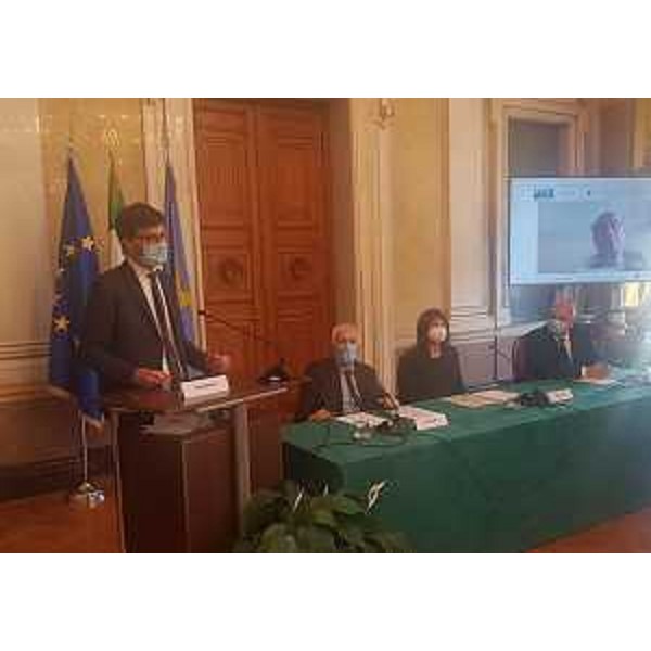 Un momento della conferenza stampa che si è tenuta a Trieste nel Salone di Rappresentanza della Regione Friuli Venezia Giulia. - Un momento della conferenza stampa che si è tenuta a Trieste nel Salone di Rappresentanza della Regione Friuli Venezia Giulia.