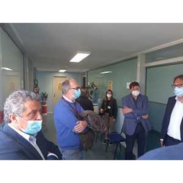 Il vicegovernatore Riccardo Riccardi mentre visita l'ambulatorio di Palmanova con il sindaco Martines e i consiglieri regionali Di Bert e Budai. - Il vicegovernatore Riccardo Riccardi mentre visita l'ambulatorio di Palmanova con il sindaco Martines e i consiglieri regionali Di Bert e Budai. 