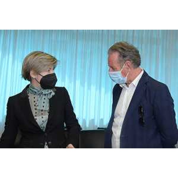 L'assessore regionale alla Difesa dell'ambiente e energia, Fabio Scoccimarro, con la presidente di Confindustria Udine, Anna Mareschi Danieli - L'assessore regionale alla Difesa dell'ambiente e energia, Fabio Scoccimarro, con la presidente di Confindustria Udine, Anna Mareschi Danieli