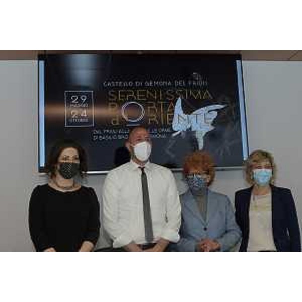 Lassessore regionale alla Cultura, Tiziana Gibelli (seconda a destra) con l'assessore regionale alle Finanze, Barbara Zilli, il sindaco di Gemona del Friuli, Roberto Revelant, e lassessore comunale alla Cultura, Flavia Virilli. - Lassessore regionale alla Cultura, Tiziana Gibelli (seconda a destra) con l'assessore regionale alle Finanze, Barbara Zilli, il sindaco di Gemona del Friuli, Roberto Revelant, e lassessore comunale alla Cultura, Flavia Virilli. 