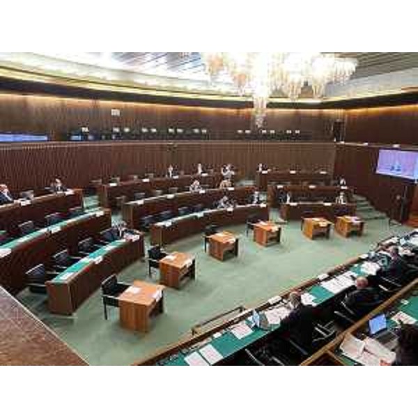 La I Commissione riunita in aula durante l'intervento di Cristian Sergo (M5S) - La I Commissione riunita in aula durante l'intervento di Cristian Sergo (M5S)