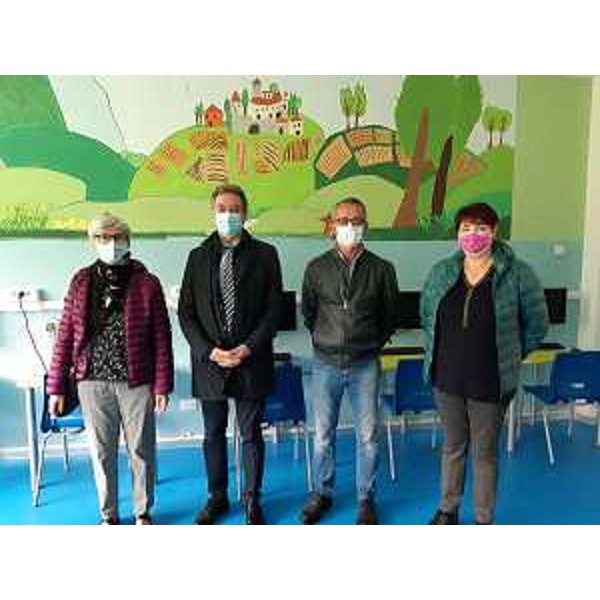 L'assessore regionale alle Infrastrutture e territorio, Graziano Pizzimenti, con gli amministratori locali e la responsabile della scuola in visita al plesso scolastico di Ragogna - L'assessore regionale alle Infrastrutture e territorio, Graziano Pizzimenti, con gli amministratori locali e la responsabile della scuola in visita al plesso scolastico di Ragogna