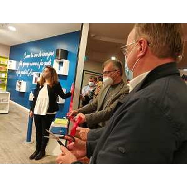 Il momento del taglio del nastro da parte del presidente Piero Mauro Zanin - Il momento del taglio del nastro da parte del presidente Piero Mauro Zanin