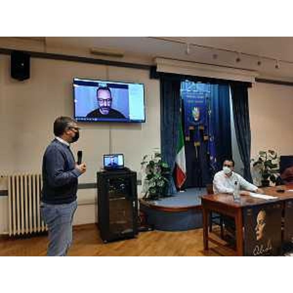 L'assessore Pierpaolo Roberti e il presidente dell'Unione degli istriani Massimiliano Lacota durante la presentazione del docufilm - L'assessore Pierpaolo Roberti e il presidente dell'Unione degli istriani Massimiliano Lacota durante la presentazione del docufilm