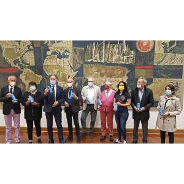 Con l'assessore Scoccimarro i rappresentanti delle associazioni che hanno aderito al progetto pilota "aMare fvg" - Con l'assessore Scoccimarro i rappresentanti delle associazioni che hanno aderito al progetto pilota "aMare fvg"