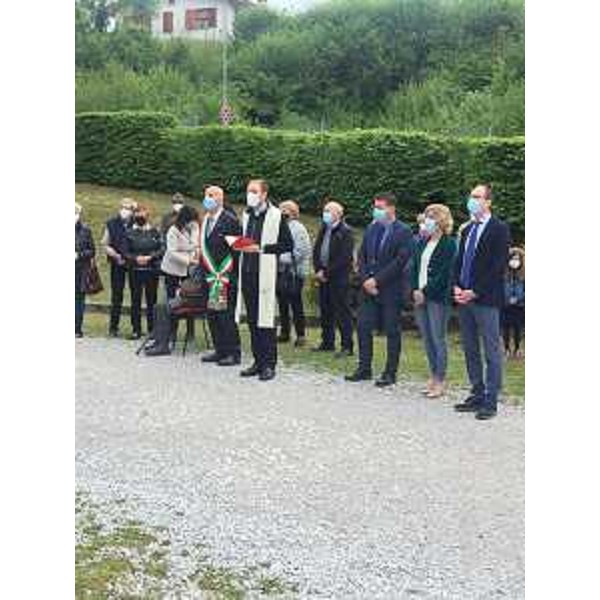 L'assessore regionale Barbara Zilli in due momenti della cerimonia - L'assessore regionale Barbara Zilli in due momenti della cerimonia