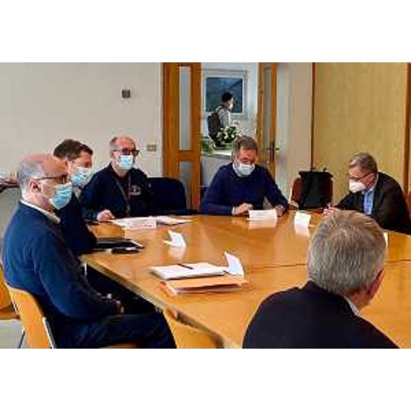 Il vicegovernatore del Friuli Venezia Giulia con delega alla Protezione civile, Riccardo Riccardi, lassessore alle Infrastrutture e trasporti, Graziano Pizzimenti e lassessore alla Montagna, Stefano Zannier, all'incontro sui lavori delle nuova viabilità del lago di Barcis. - Il vicegovernatore del Friuli Venezia Giulia con delega alla Protezione civile, Riccardo Riccardi, lassessore alle Infrastrutture e trasporti, Graziano Pizzimenti e lassessore alla Montagna, Stefano Zannier, all'incontro sui lavori delle nuova viabilità del lago di Barcis.