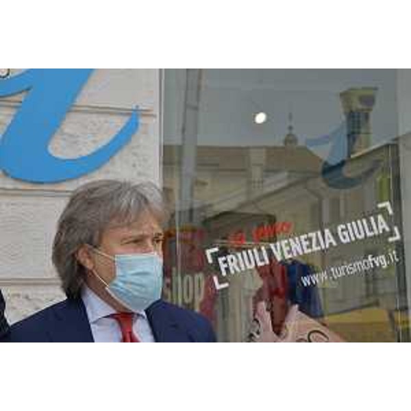 L'assessore regionale al Turismo Sergio Emidio Bini inaugura il nuovo infopoint di Cormons - L'assessore regionale al Turismo Sergio Emidio Bini inaugura il nuovo infopoint di Cormons