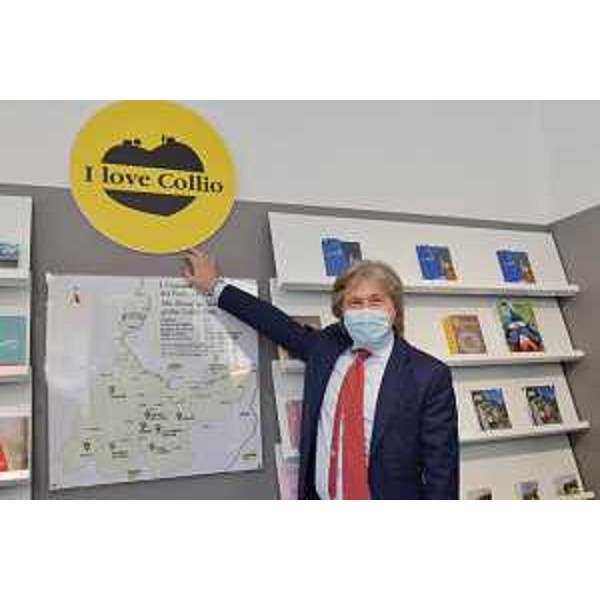 L'assessore regionale al Turismo Sergio Emidio Bini inaugura il nuovo infopoint di Cormons - L'assessore regionale al Turismo Sergio Emidio Bini inaugura il nuovo infopoint di Cormons