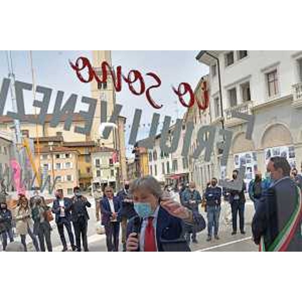 L'assessore regionale al Turismo Sergio Emidio Bini inaugura il nuovo infopoint di Cormons - L'assessore regionale al Turismo Sergio Emidio Bini inaugura il nuovo infopoint di Cormons