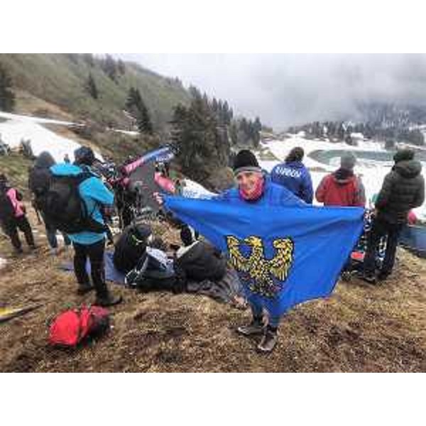 L'assessore Barbara Zilli tra i tifosi del Giro - L'assessore Barbara Zilli tra i tifosi del Giro