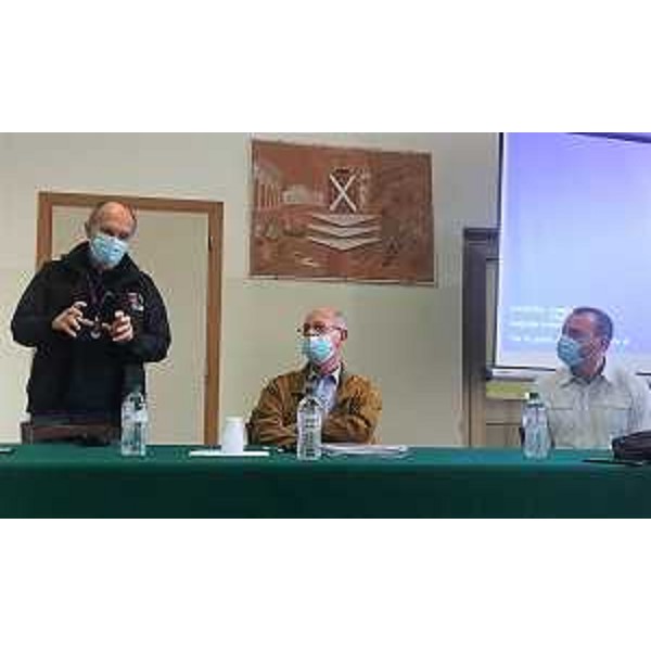 Il vicegovernatore Riccardo Riccardi interviene all'assemblea dell'associazione La Pannocchia di Codroipo, a destra il presidente Dino pontisso e il direttore Andrea Dose - Il vicegovernatore Riccardo Riccardi interviene all'assemblea dell'associazione La Pannocchia di Codroipo, a destra il presidente Dino pontisso e il direttore Andrea Dose