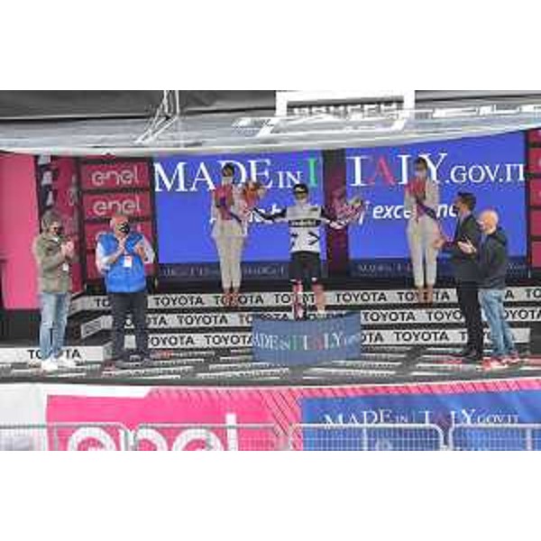 L'assesore regionale Sergio Emidio Bini sul palco delle premiazioni a Gorizia - L'assesore regionale Sergio Emidio Bini sul palco delle premiazioni a Gorizia