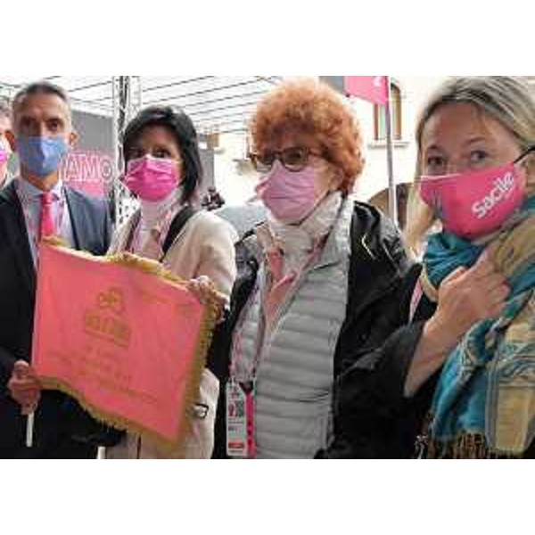 Da sinistra: il saindaco di Sacile Carlo Spagnol, l'onorevole sottosegretario Vannia Gava, l'assessore regionale allo Sport Tiziana Gibelli e l'assessore comunale al turismo Roberta Lot, nei pressi della partenza della 15. tappa del Giro d'Italia - Da sinistra: il saindaco di Sacile Carlo Spagnol, l'onorevole sottosegretario Vannia Gava, l'assessore regionale allo Sport Tiziana Gibelli e l'assessore comunale al turismo Roberta Lot, nei pressi della partenza della 15. tappa del Giro d'Italia 