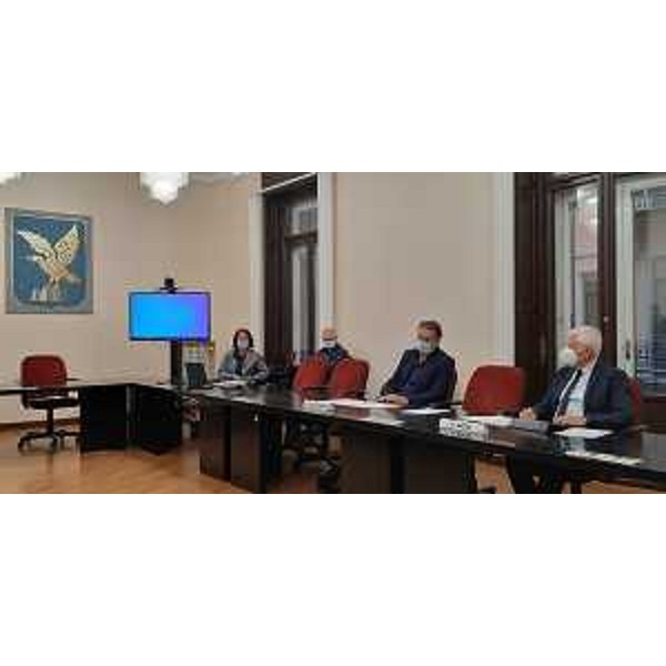 L'assessore regionale alla Difesa dell'ambiente e energia, Fabio Scoccimarro, alla conferenza stampa sull'esito delle indagini condotte da Arpa FVG sull'intensità dei campi elettromagnetici nelle località della regione in cui sono presenti impianti radio-televisivi - Trieste , 24 maggio 2021. - L'assessore regionale alla Difesa dell'ambiente e energia, Fabio Scoccimarro, alla conferenza stampa sull'esito delle indagini condotte da Arpa FVG sull'intensità dei campi elettromagnetici nelle località della regione in cui sono presenti impianti radio-televisivi - Trieste , 24 maggio 2021.