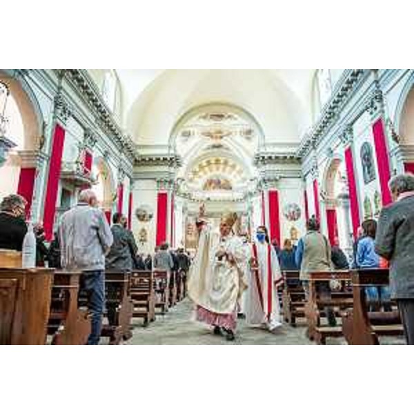 L'arcivescovo di Udine mons. Andrea Bruno Mazzocato nella pieve di Artegna - L'arcivescovo di Udine mons. Andrea Bruno Mazzocato nella pieve di Artegna