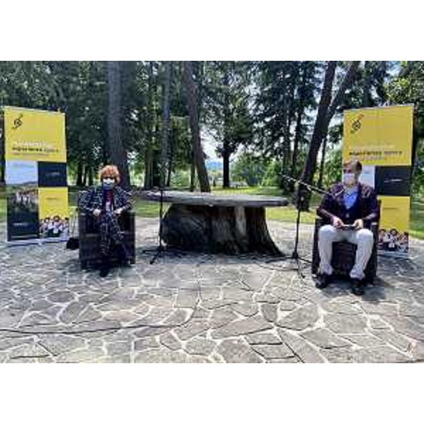 L'assessore regionale alla Cultura Tiziana Gibelli insieme al direttore artistico del Piccolo opera festival Gabriele Ribis - L'assessore regionale alla Cultura Tiziana Gibelli insieme al direttore artistico del Piccolo opera festival Gabriele Ribis