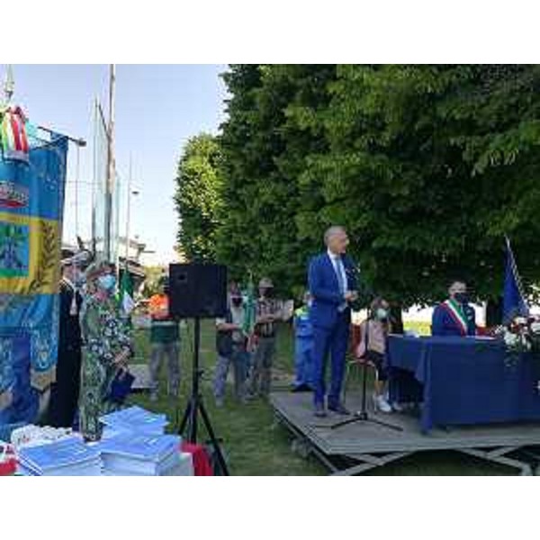 L'intervento di Piero Mauro Zanin. Al tavolo, il sindaco di Gonars, Ivan Boemo - L'intervento di Piero Mauro Zanin. Al tavolo, il sindaco di Gonars, Ivan Boemo