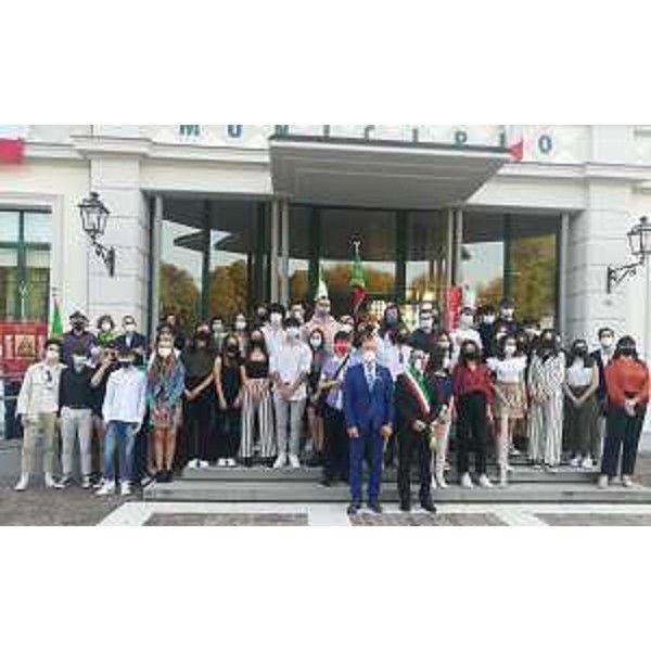 La foto di gruppo con i neo diciottenni di Talmassons - La foto di gruppo con i neo diciottenni di Talmassons