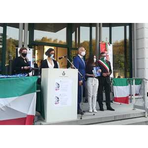 La consegna della Costituzione ai ragazzi - La consegna della Costituzione ai ragazzi 