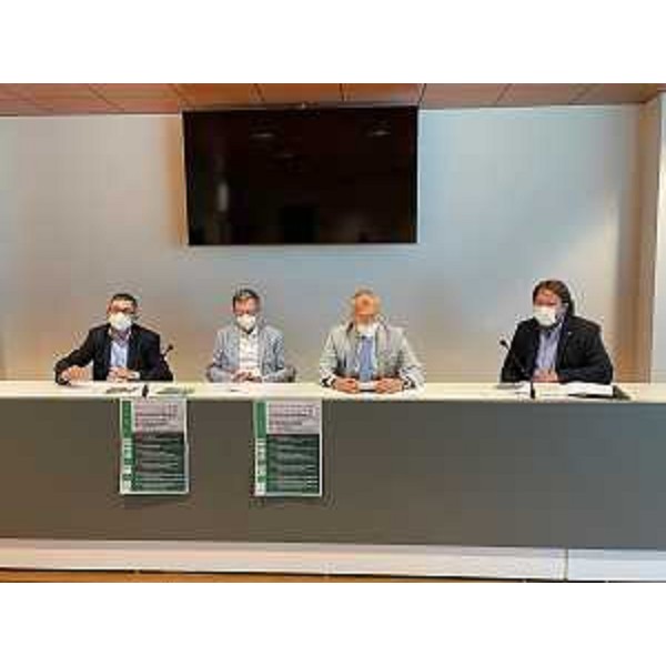 Il tavolo degli oratori con l'assessore Zannier e il presidente Zanin al centro - Il tavolo degli oratori con l'assessore Zannier e il presidente Zanin al centro