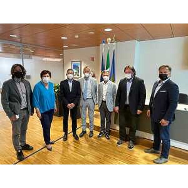 L'assessore regionale alle Risorse agroalimentari e forestali, Stefano Zannier, assieme al Presidente del Consiglio regionale, Piero Mauro Zanin e a sindaci e organizzatori delle Giornate ecologiche - L'assessore regionale alle Risorse agroalimentari e forestali, Stefano Zannier, assieme al Presidente del Consiglio regionale, Piero Mauro Zanin e a sindaci e organizzatori delle Giornate ecologiche 