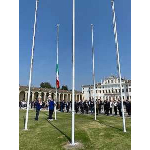 La cerimonia dell'alzabandiera a Villa Manin alla quale hanno partecipato il vicegovernatore Riccardi e il presidente del Consiglio Regionale Zanin. - La cerimonia dell'alzabandiera a Villa Manin alla quale hanno partecipato il vicegovernatore Riccardi e il presidente del Consiglio Regionale Zanin. 