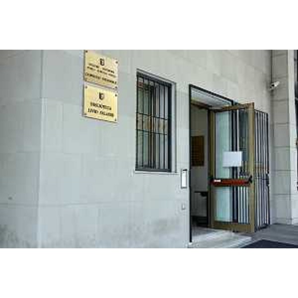 L'ingresso della Biblioteca del Consiglio regionale del Friuli Venezia Giulia intitolata a Livio Paladin - L'ingresso della Biblioteca del Consiglio regionale del Friuli Venezia Giulia intitolata a Livio Paladin