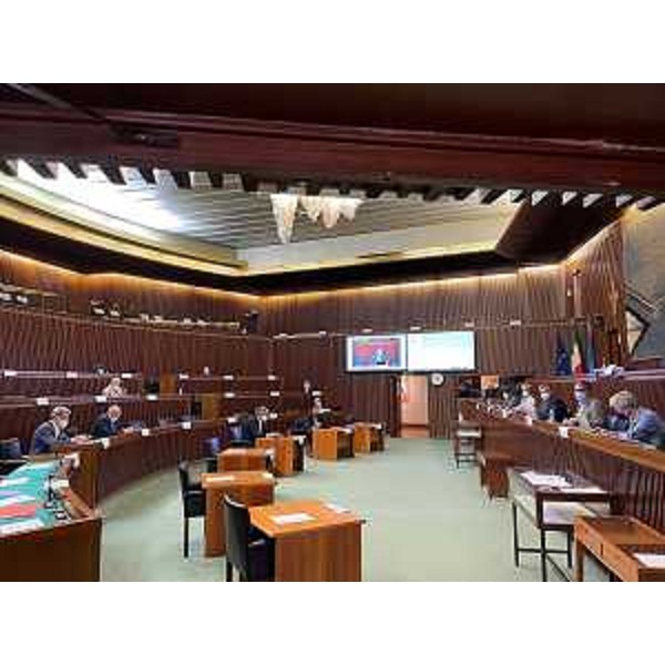 La V Commissione consiliare riunita oggi in aula - La V Commissione consiliare riunita oggi in aula