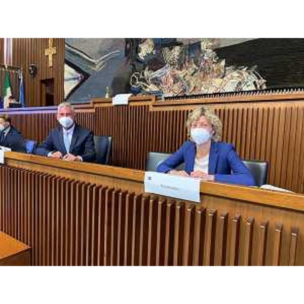 L'assessore regionale alle Finanze, Barbara Zilli, alla seduta della 1. Commissione in Consiglio regionale. - L'assessore regionale alle Finanze, Barbara Zilli, alla seduta della 1. Commissione in Consiglio regionale.