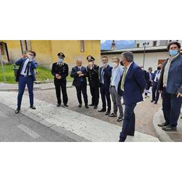 L'assessore regionale alle Risorse agroalimentari, forestali, ittiche e montagna, Stefano Zannier, con le autorità presenti all'incontro sulla foresta di Tarvisio. - L'assessore regionale alle Risorse agroalimentari, forestali, ittiche e montagna, Stefano Zannier, con le autorità presenti all'incontro sulla foresta di Tarvisio.