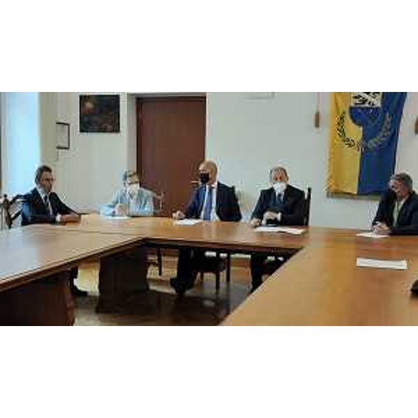 L'assessore regionale alle Risorse agroalimentari, forestali, ittiche e montagna, Stefano Zannier, con le autorità presenti all'incontro sulla foresta di Tarvisio. - L'assessore regionale alle Risorse agroalimentari, forestali, ittiche e montagna, Stefano Zannier, con le autorità presenti all'incontro sulla foresta di Tarvisio.