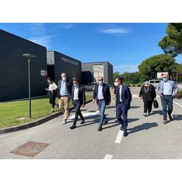 Il vicegovernatore e assessore alla Salute, Riccardo Riccardi, apre il Punto di primo soccorso a Lignano Sabbiadoro. - Il vicegovernatore e assessore alla Salute, Riccardo Riccardi, apre il Punto di primo soccorso a Lignano Sabbiadoro.