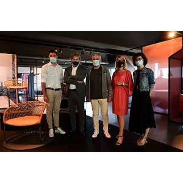 Lassessore regionale alle Attività produttive e turismo, Sergio Emidio Bini, con la presidente di Friulia, Federica Seganti, il presidente di Midj Paolo Vernier, i figli Miriam, responsabile commerciale, e Rudy, responsabile produzione - Cordovado, 14 giugno 2021. - Lassessore regionale alle Attività produttive e turismo, Sergio Emidio Bini, con la presidente di Friulia, Federica Seganti, il presidente di Midj Paolo Vernier, i figli Miriam, responsabile commerciale, e Rudy, responsabile produzione - Cordovado, 14 giugno 2021.