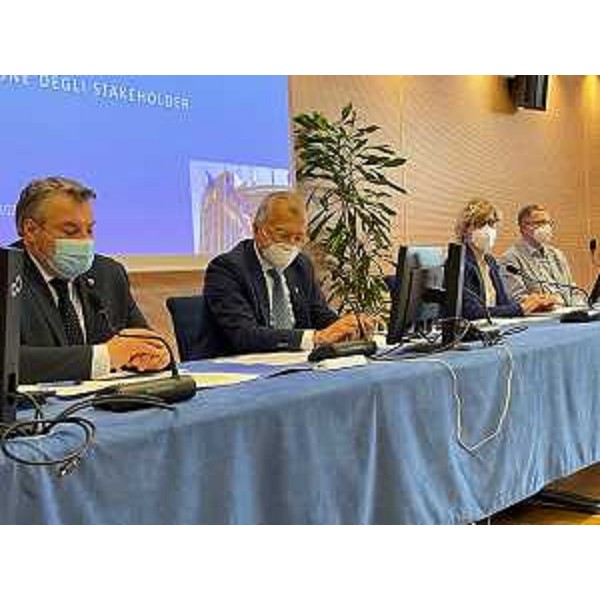 Il tavolo con Bernardis, Zanin e gli assessori Zilli e Zannier - Il tavolo con Bernardis, Zanin e gli assessori Zilli e Zannier