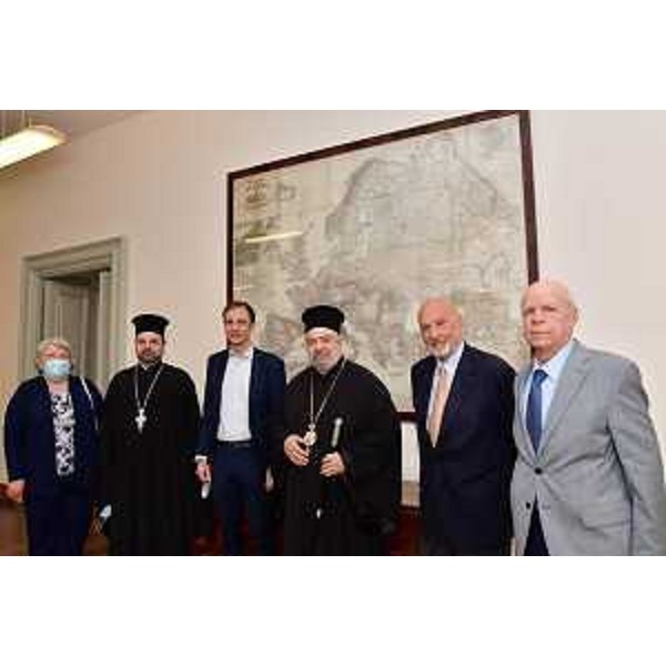 Il governatore Fedriga insieme al nuovo metropolita dItalia Polycarpos Stavropoulos e agli altri rappresentanti della Comunità Greco-Orientale di Trieste - Il governatore Fedriga insieme al nuovo metropolita dItalia Polycarpos Stavropoulos e agli altri rappresentanti della Comunità Greco-Orientale di Trieste