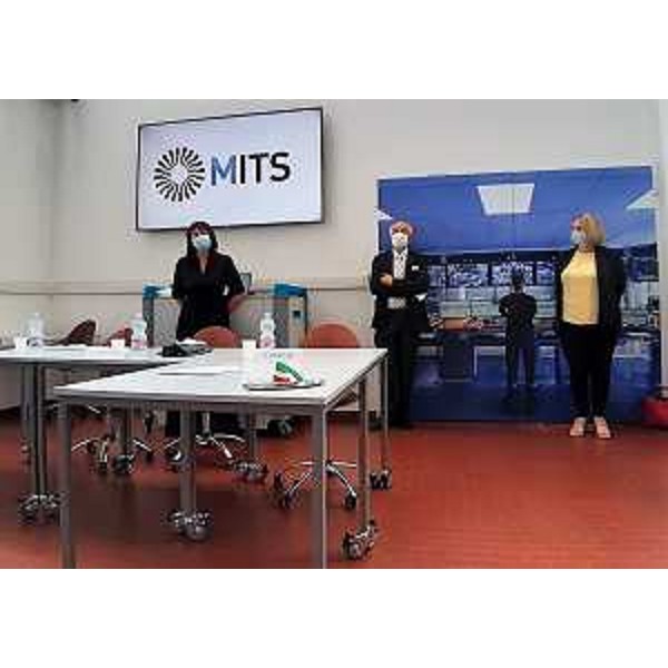 Rosolen con Benedetti e la dirigente del ministero dell'Istruzione con delega agli Its, Antonietta Zancan allinaugurazione del LabMITS 4.0 - Rosolen con Benedetti e la dirigente del ministero dell'Istruzione con delega agli Its, Antonietta Zancan allinaugurazione del LabMITS 4.0