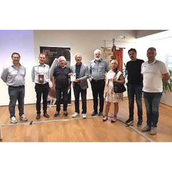 Il presidente del Consiglio regionale, Piero Mauro Zanin, alla 88esima fiera del vino di Buttrio con alcuni amministratori locali - Il presidente del Consiglio regionale, Piero Mauro Zanin, alla 88esima fiera del vino di Buttrio con alcuni amministratori locali