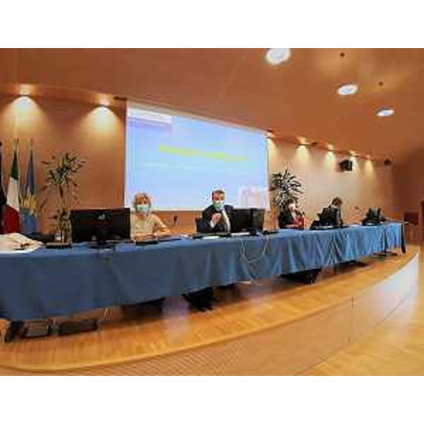 L'assessore regionale alle Finanze con delega alle politiche comunitarie, Barbara Zilli, con il presidente della V Commissone consiliare Diego Bernardis e gli Eurodeputati Elena Lizzi e Marco Dreosto, al tavolo per la terza ripartenza del Friuli Venezia Giulia. Udine, 21 giugno 2021 - L'assessore regionale alle Finanze con delega alle politiche comunitarie, Barbara Zilli, con il presidente della V Commissone consiliare Diego Bernardis e gli Eurodeputati Elena Lizzi e Marco Dreosto, al tavolo per la terza ripartenza del Friuli Venezia Giulia. Udine, 21 giugno 2021