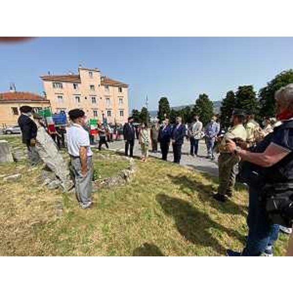 Lassessore regionale alla Sicurezza e Autonomie locali, Pierpaolo Roberti, durante la cerimonia per il 40° Anniversario della posa del Cippo in memoria dei militari Giuliani, Istriani e Dalmati caduti e dispersi sul fronte russo nella Seconda Guerra Mondiale, organizzata dallUnione nazionale italiana reduci di Russia. - Lassessore regionale alla Sicurezza e Autonomie locali, Pierpaolo Roberti, durante la cerimonia per il 40° Anniversario della posa del Cippo in memoria dei militari Giuliani, Istriani e Dalmati caduti e dispersi sul fronte russo nella Seconda Guerra Mondiale, organizzata dallUnione nazionale italiana reduci di Russia. 