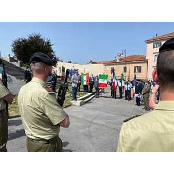 Lassessore regionale alla Sicurezza e Autonomie locali, Pierpaolo Roberti, durante la cerimonia per il 40° Anniversario della posa del Cippo in memoria dei militari Giuliani, Istriani e Dalmati caduti e dispersi sul fronte russo nella Seconda Guerra Mondiale, organizzata dallUnione nazionale italiana reduci di Russia. - Lassessore regionale alla Sicurezza e Autonomie locali, Pierpaolo Roberti, durante la cerimonia per il 40° Anniversario della posa del Cippo in memoria dei militari Giuliani, Istriani e Dalmati caduti e dispersi sul fronte russo nella Seconda Guerra Mondiale, organizzata dallUnione nazionale italiana reduci di Russia. 