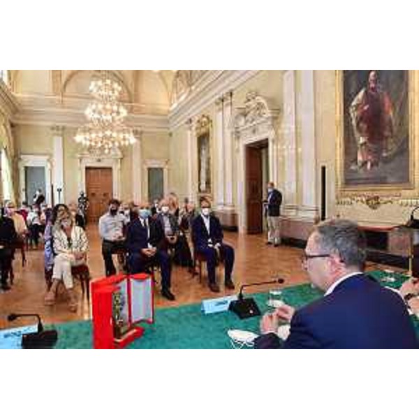 L'assessore regionale Stefano Zannier interviene alla consegna del premio "Mulo de oro" di Panathlon Club di Trieste nel palazzo della Regione - L'assessore regionale Stefano Zannier interviene alla consegna del premio "Mulo de oro" di Panathlon Club di Trieste nel palazzo della Regione