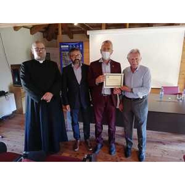 Il presidente del Cr Fvg, Piero Mauro Zanin, con il sindaco Fabrizio Pitton, il presidente Giordano Faccincani e don Samuele Cecotti - Il presidente del Cr Fvg, Piero Mauro Zanin, con il sindaco Fabrizio Pitton, il presidente Giordano Faccincani e don Samuele Cecotti