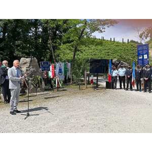 L'intervento del presidente del Cr Fvg, Piero Mauro Zanin, davanti al Cippo di Bosco Romagno - L'intervento del presidente del Cr Fvg, Piero Mauro Zanin, davanti al Cippo di Bosco Romagno