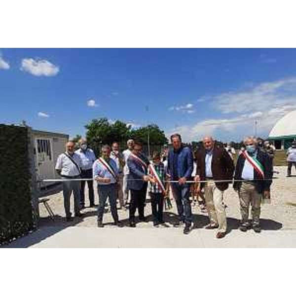Il momento del taglio del nastro al centro di conferimento di rifiuti di Bagnaria Arsa - Il momento del taglio del nastro al centro di conferimento di rifiuti di Bagnaria Arsa