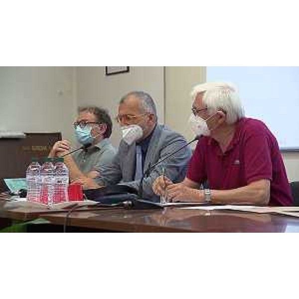 Il presidente del Consiglio regionale, Piero Mauro Zanin, tra il dirigente scolastico Stefano Stefanel e il presidente Anpi di udine, Dino Spanghero - Il presidente del Consiglio regionale, Piero Mauro Zanin, tra il dirigente scolastico Stefano Stefanel e il presidente Anpi di udine, Dino Spanghero