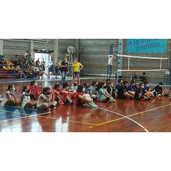 Atleti e atlete alla fine delle partite, in attesa delle premiazioni - Atleti e atlete alla fine delle partite, in attesa delle premiazioni