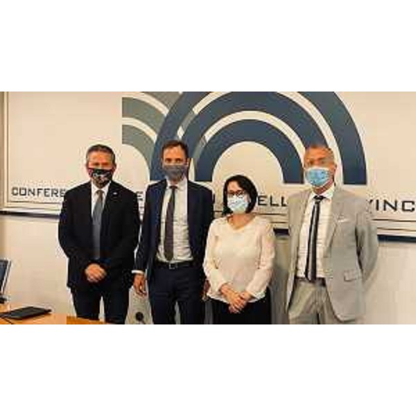 Il presidente del Cr Fvg, Piero Mauro Zanin (a dx), con gli omologhi di Emilia Romagna (Emma Petitti) e Veneto (Roberto Ciambetti), al termine dell'incontro con il presidente della Conferenza Regioni, Massimiliano Fedriga (secondo da sx) - Il presidente del Cr Fvg, Piero Mauro Zanin (a dx), con gli omologhi di Emilia Romagna (Emma Petitti) e Veneto (Roberto Ciambetti), al termine dell'incontro con il presidente della Conferenza Regioni, Massimiliano Fedriga (secondo da sx)