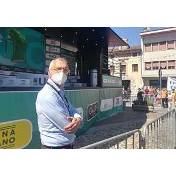 Il presidente Zanin sotto il palco delle premiazioni a Mortegliano - Il presidente Zanin sotto il palco delle premiazioni a Mortegliano