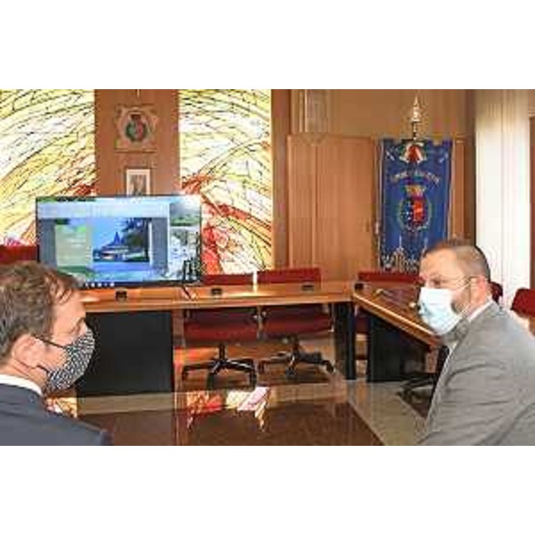 Il governatore del Friuli Venezia Giulia, Massimiliano Fedriga, alla presentazione del progetto di ampliamento delle Terme di Arta assieme al sindaco, Luigi Gonano. - Il governatore del Friuli Venezia Giulia, Massimiliano Fedriga, alla presentazione del progetto di ampliamento delle Terme di Arta assieme al sindaco, Luigi Gonano.